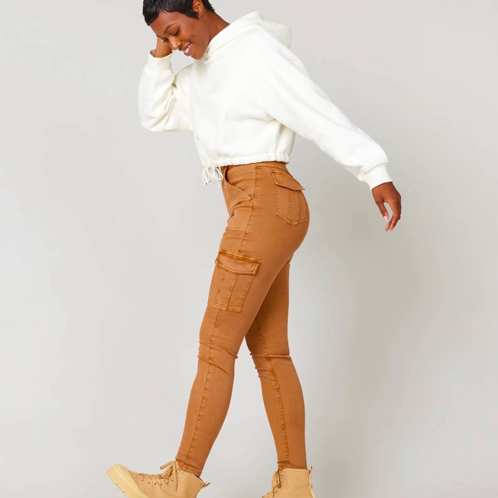 NWT Stretch Twill Ankle Cargo Pant by SPANX, color honeydew, 1x fits like large!